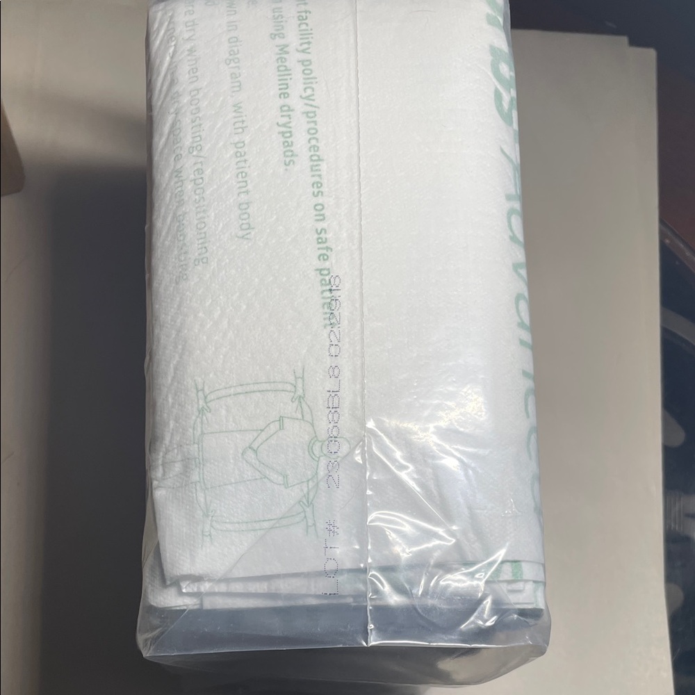 Medline Disposable Mattress Underpads - White with Mint Green Print (Pack of 10) - Picture 2 of 10